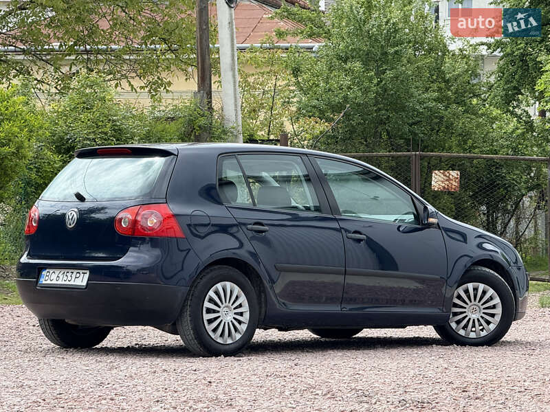 Хетчбек Volkswagen Golf 2004 в Дрогобичі