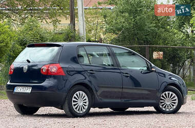 Хетчбек Volkswagen Golf 2004 в 