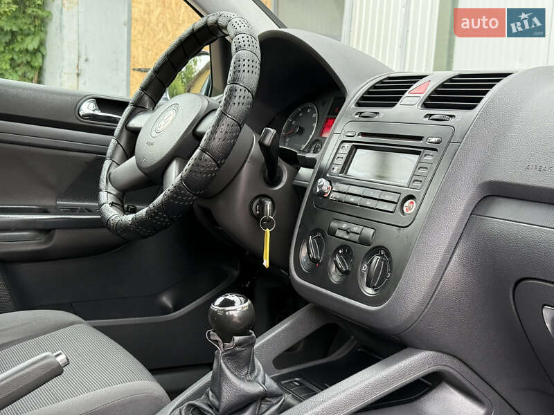 Хетчбек Volkswagen Golf 2004 в Дрогобичі