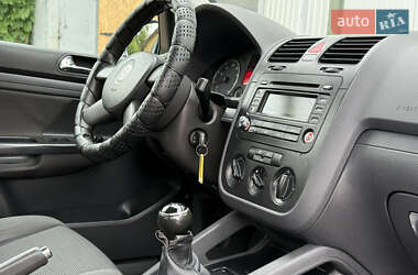 Хетчбек Volkswagen Golf 2004 в 
