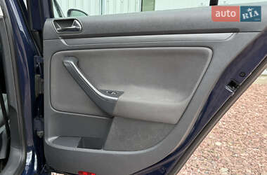 Хетчбек Volkswagen Golf 2004 в 