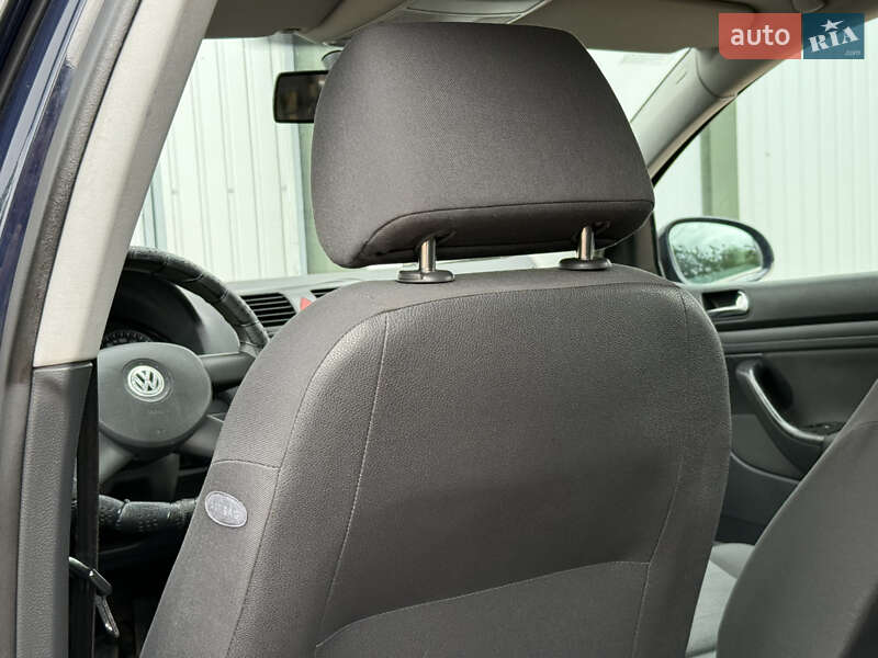 Хетчбек Volkswagen Golf 2004 в Дрогобичі