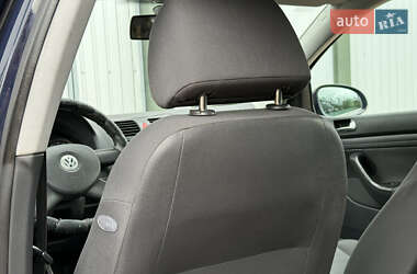 Хетчбек Volkswagen Golf 2004 в 