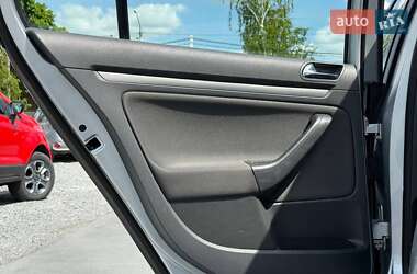 Хетчбек Volkswagen Golf 2004 в 