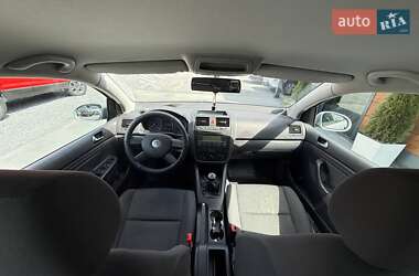 Хетчбек Volkswagen Golf 2004 в 