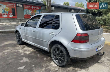 Хетчбек Volkswagen Golf 2002 в 