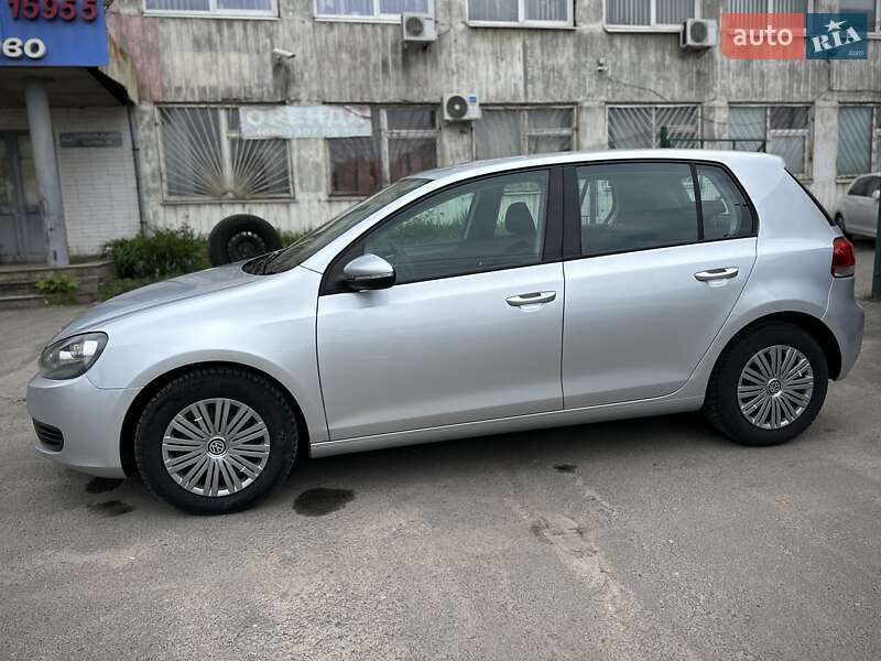 Хетчбек Volkswagen Golf 2009 в Сумах