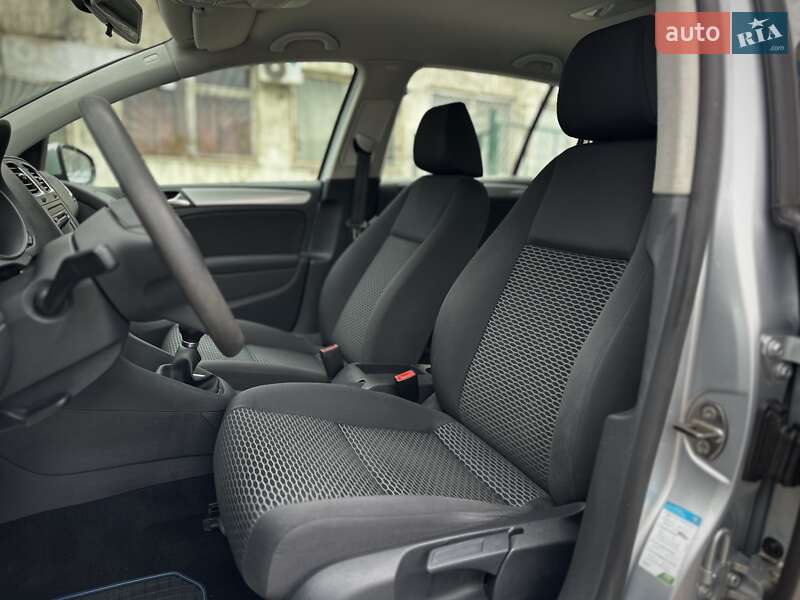 Хетчбек Volkswagen Golf 2009 в Сумах