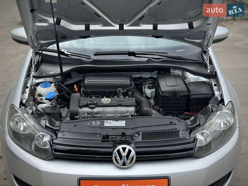 Хетчбек Volkswagen Golf 2009 в Сумах