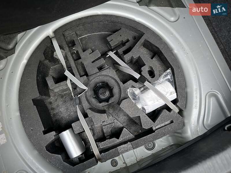 Хетчбек Volkswagen Golf 2009 в Сумах