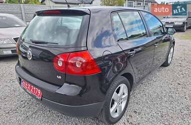 Хетчбек Volkswagen Golf 2005 в 