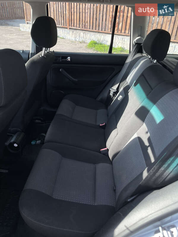 Універсал Volkswagen Golf 2003 в Згурівці