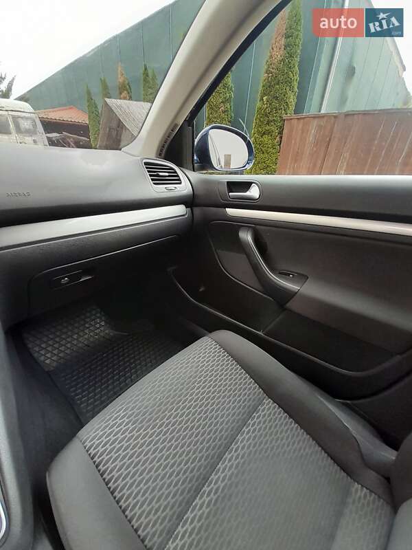 Універсал Volkswagen Golf 2011 в Мукачевому