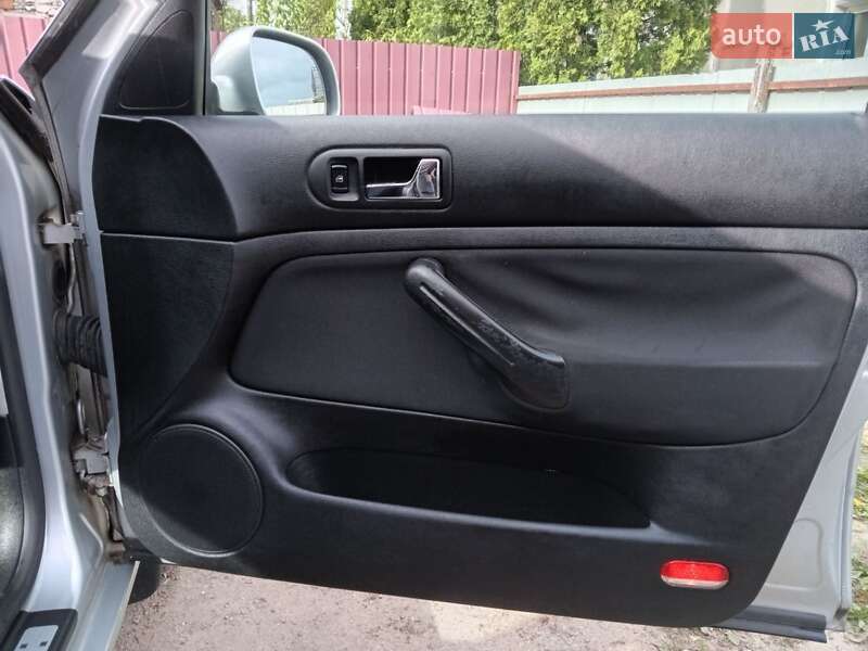 Хэтчбек Volkswagen Golf 2002 в Тернополе