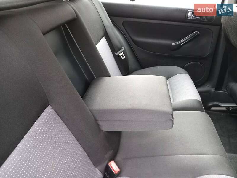Хэтчбек Volkswagen Golf 2002 в Тернополе