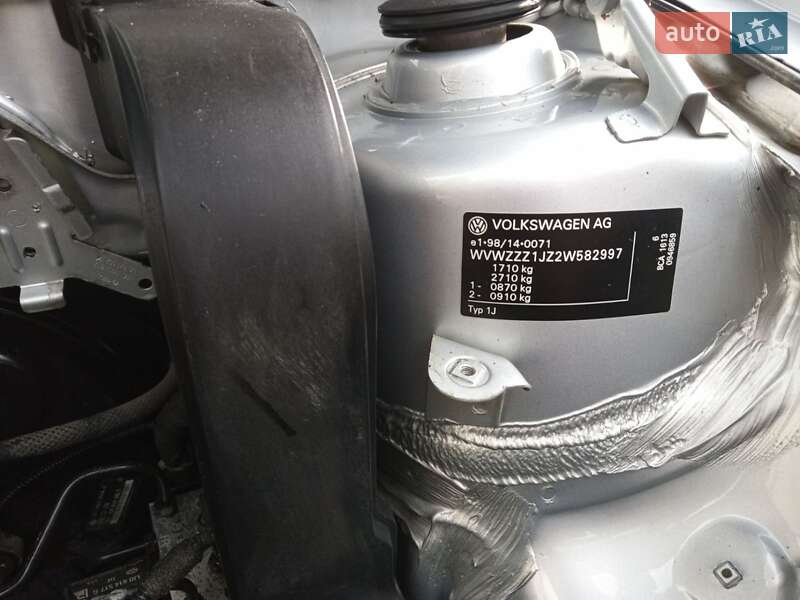 Хэтчбек Volkswagen Golf 2002 в Тернополе
