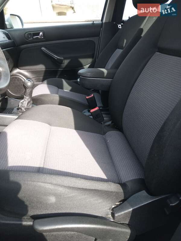 Хэтчбек Volkswagen Golf 2002 в Тернополе