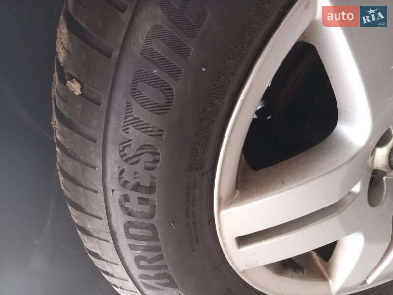 Хэтчбек Volkswagen Golf 2002 в Тернополе