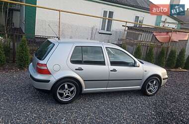 Хэтчбек Volkswagen Golf 2003 в 