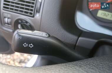 Хэтчбек Volkswagen Golf 2003 в 