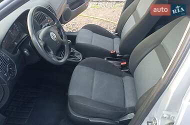 Хэтчбек Volkswagen Golf 2003 в 