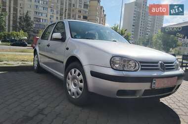 Хетчбек Volkswagen Golf 2002 в Києві
