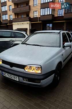 Хетчбек Volkswagen Golf 1996 в Луцьку