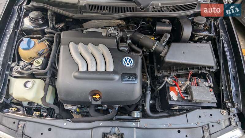 Хетчбек Volkswagen Golf 2001 в Києві