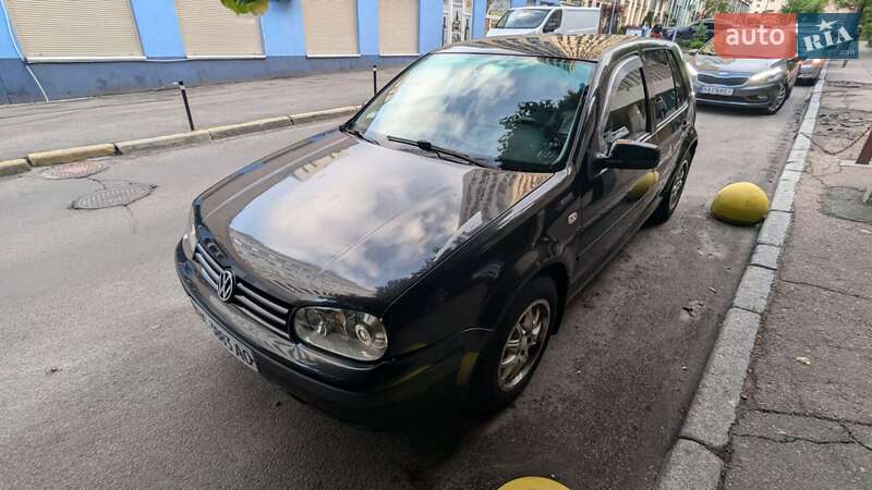 Хетчбек Volkswagen Golf 2001 в Києві