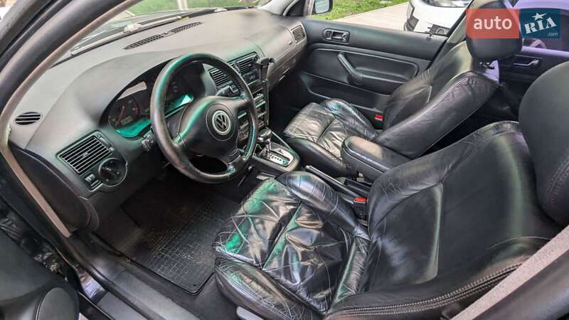 Хетчбек Volkswagen Golf 2001 в Києві