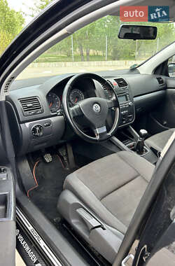 Хетчбек Volkswagen Golf 2006 в 