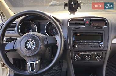 Хэтчбек Volkswagen Golf 2012 в 