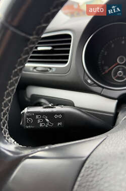 Хэтчбек Volkswagen Golf 2010 в 
