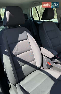 Хэтчбек Volkswagen Golf 2010 в 
