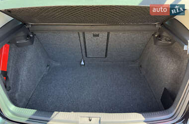 Хэтчбек Volkswagen Golf 2010 в 