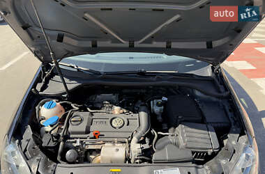 Хэтчбек Volkswagen Golf 2010 в 