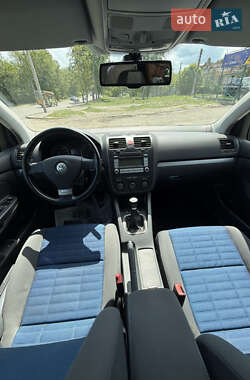 Хетчбек Volkswagen Golf 2007 в 