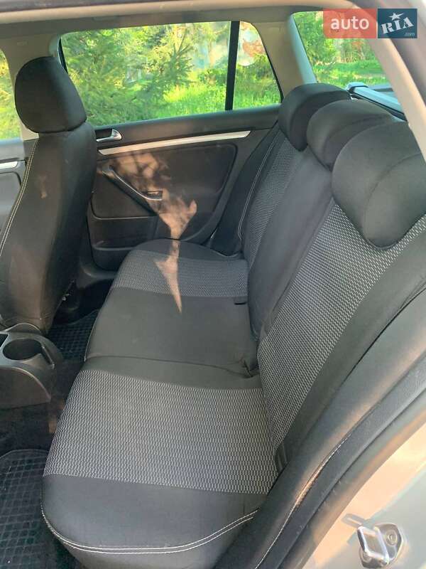 Универсал Volkswagen Golf 2013 в Жидачове