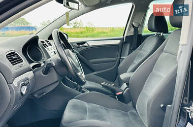 Хетчбек Volkswagen Golf 2009 в 