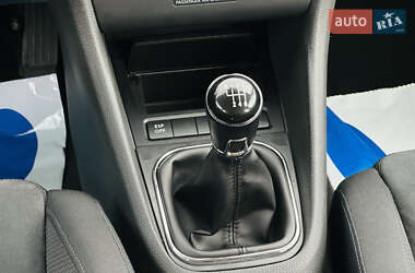 Хетчбек Volkswagen Golf 2009 в 