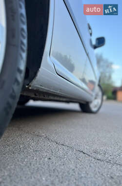 Хетчбек Volkswagen Golf 2001 в 