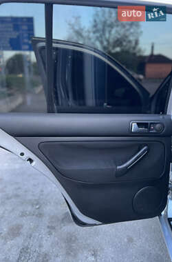 Хетчбек Volkswagen Golf 2001 в 
