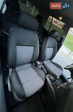 Хетчбек Volkswagen Golf 2001 в 