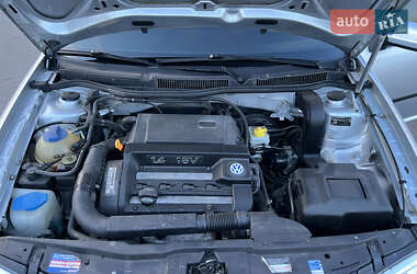 Хетчбек Volkswagen Golf 2001 в 