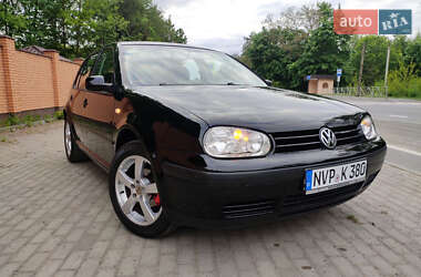 Хетчбек Volkswagen Golf 2003 в 