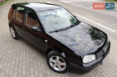 Хетчбек Volkswagen Golf 2003 в 