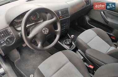 Хетчбек Volkswagen Golf 2003 в 
