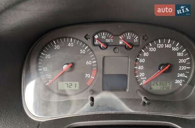 Хетчбек Volkswagen Golf 2003 в 