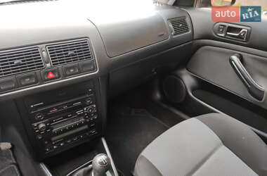 Хетчбек Volkswagen Golf 2003 в 