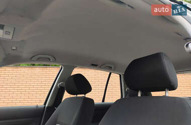 Хетчбек Volkswagen Golf 2003 в 